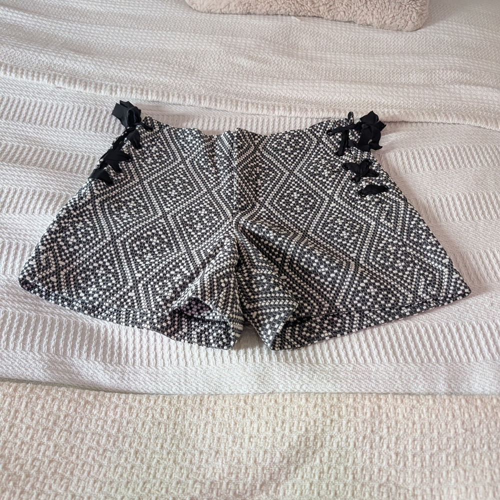 GAP Black and White Geometric Patterned Shorts with Side Ribbon Ties Size 0
